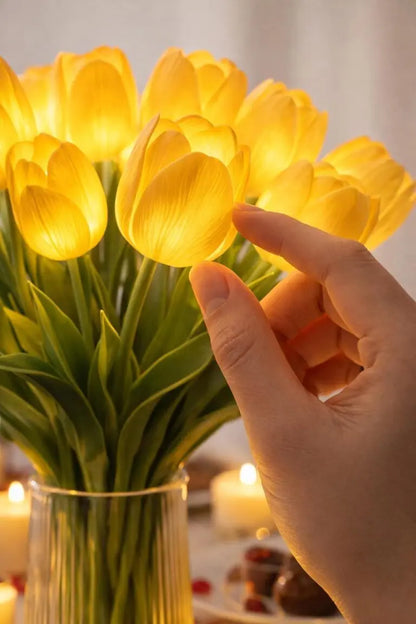 Romanttinen LED-tulppaanilamppu (paristokäyttöinen)